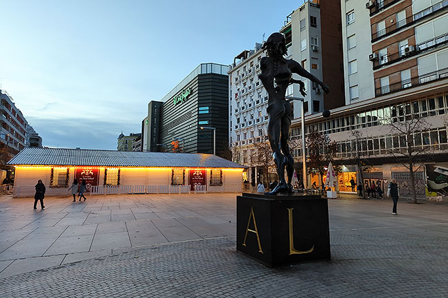 Dusk at Plaza Dalí in Madrid